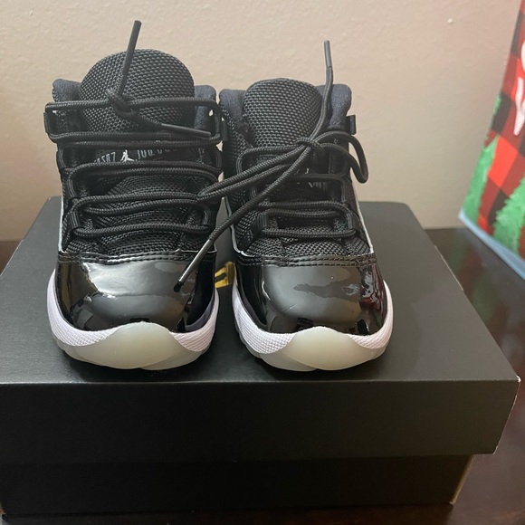 Jordan 11s size 7c - Picture 2 of 6